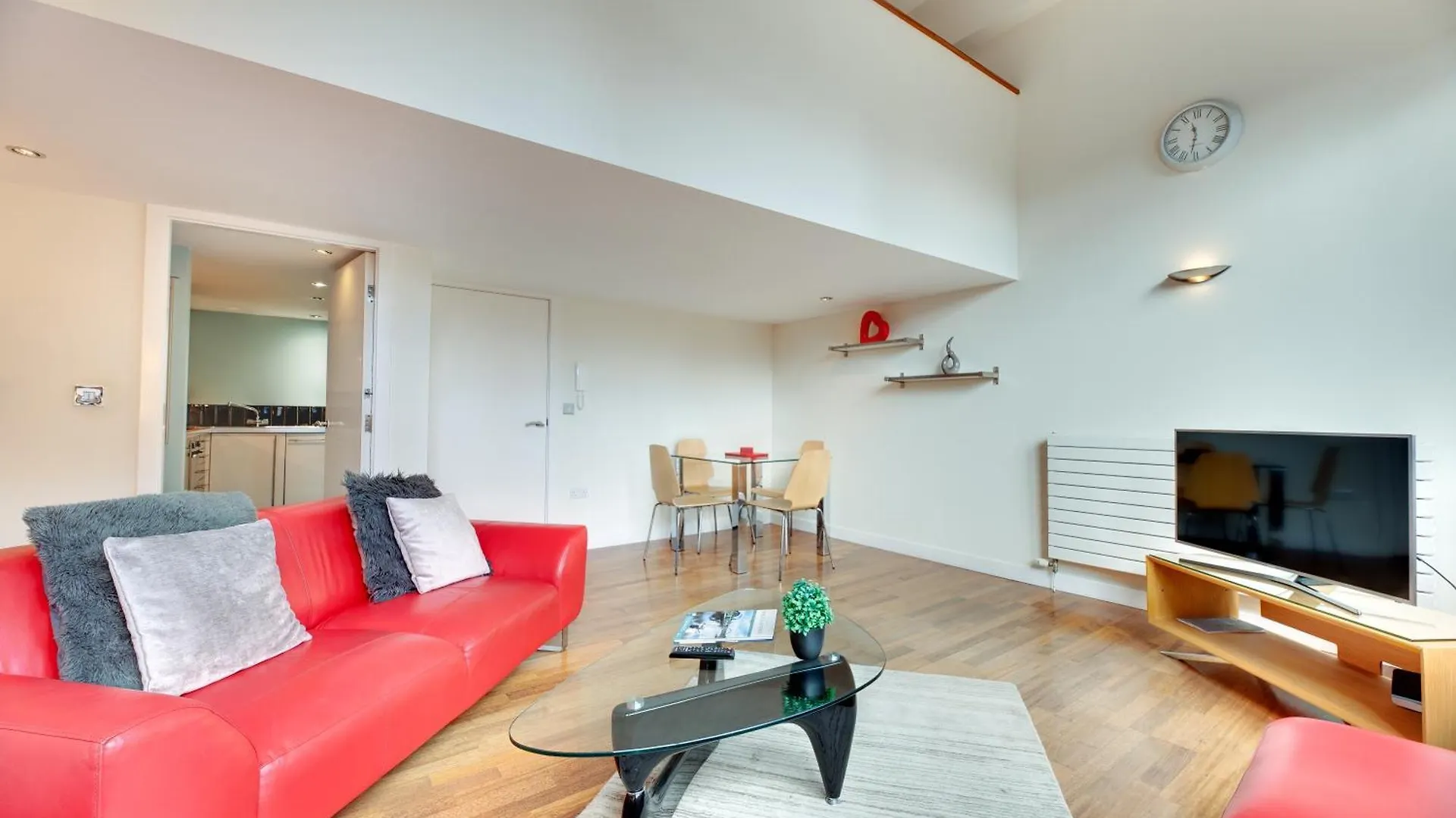 Crown Apartments 1D By Week2Week Newcastle upon Tyne
