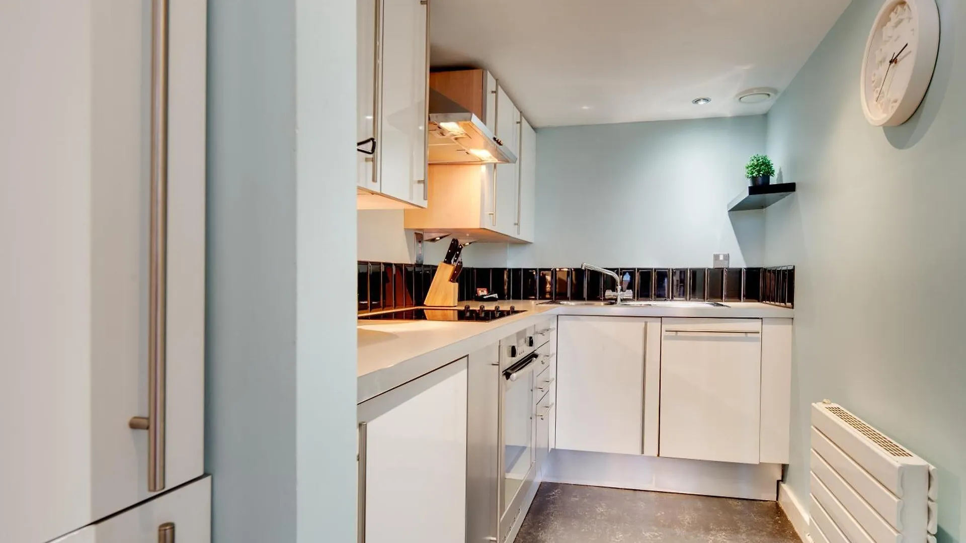 Crown Apartments 1D By Week2Week Newcastle upon Tyne